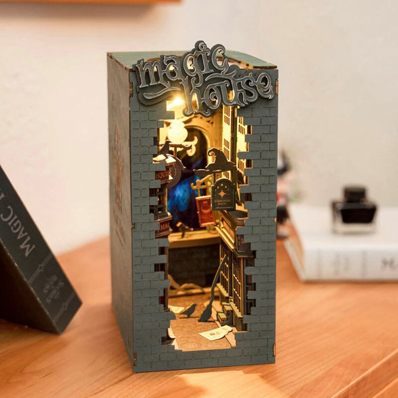 DIY Book Nook - Magic House