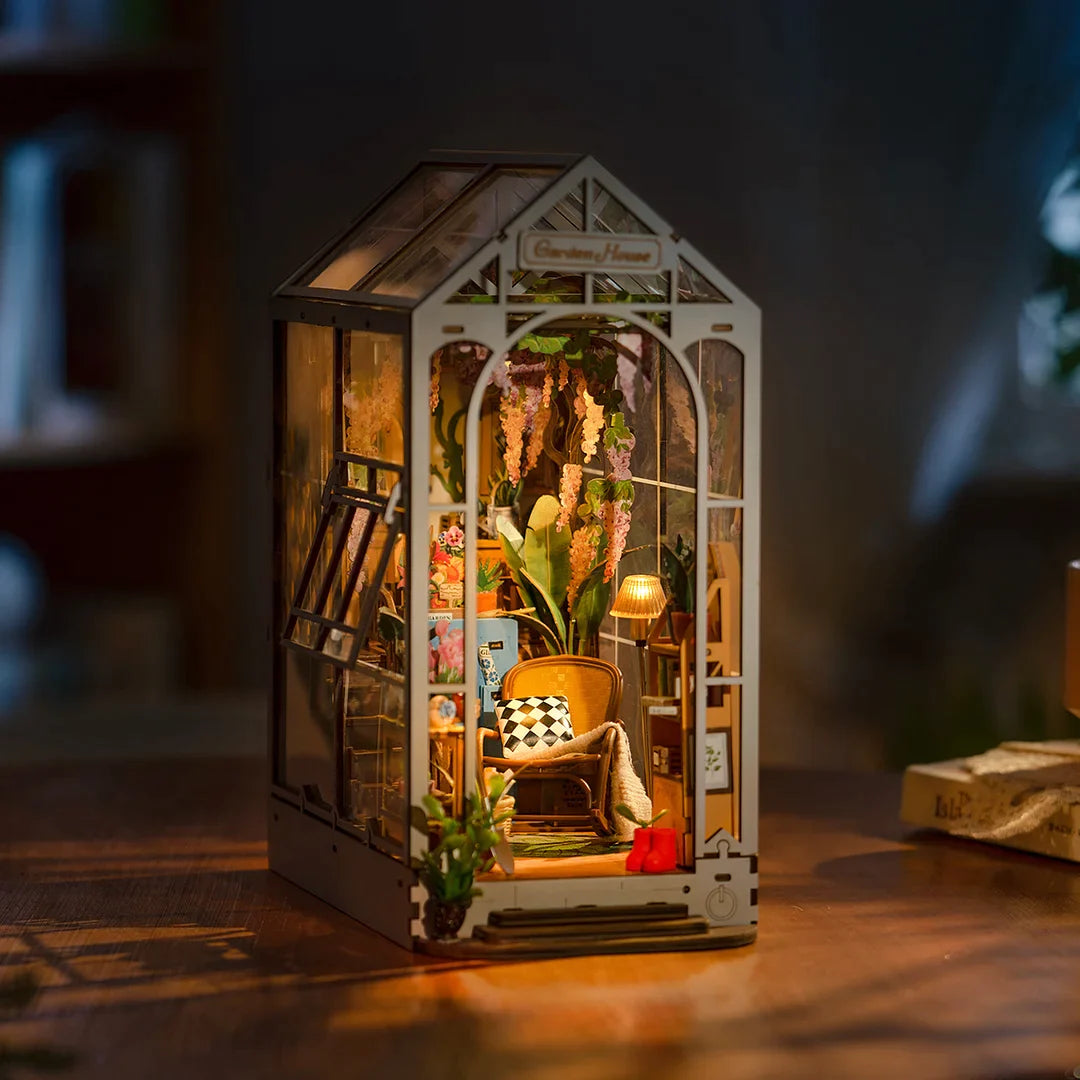 DIY Book Nook - Garden House